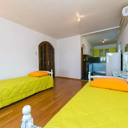 Adria Brela Apartments Chambre photo